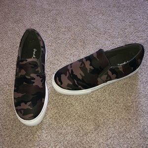 Qupid Camouflage Slip On